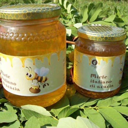 Miele di acacia o robinia dell'apicoltura Scoiattolo Rosso di Carrù.